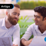 Jovens conversando sobre a diferença entre Imposto de Renda PF e PJ.