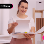 Pessoa preenchendo declaração pré preenchida do Imposto de Renda.