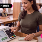 Moça nas eleições votando.