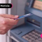 Aposentado sacando pagamento do INSS.