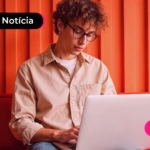 Jovem consultando lista de espera do Prouni 2026.