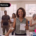 Pessoa feliz com recursos do FGTS para obras do SUS e moradia.