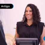 Jovem fazendo curso gratuito de recepcionista.