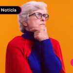 Idosa pensativa sobre a noticia do INSS que implementou medida que pode barrar o consignado.