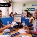 Idoso aposentado em mutirão de atendimento do INSS.