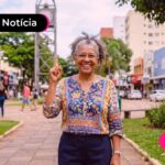Idosa feliz por receber o decimo terceiro antecipado em MS.