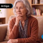 Idosa pensando se precisa fazer a biometria.