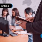 Pessoas em curso de administração gratuito.