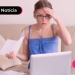 Pessoa declarando imposto de renda na reta final.