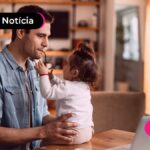 Pai cuidando de sua filha bebê.