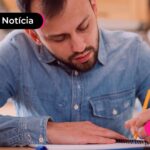 Demonstração de um homem estudando para um concurso da CGU para auditor fiscal.