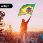 Pessoa com bandeira do Brasil.