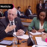 Deputados em câmara debatendo sobre escala 6x1.
