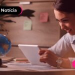 pessoa usando plataforma do mec para aprender inglês e espanhol.