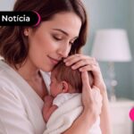 Mãe segurando seu filho bebê.