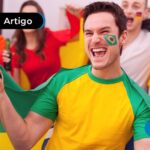 Homem torcendo para o jogo da copa do mundo.