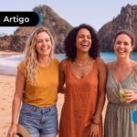 Três amigas aproveitando uma viagem em Fernando de Noronha.
