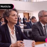 Senadores em câmara assistindo debate.