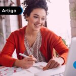 Mulher em curso pra trabalhar com empréstimo consignado.
