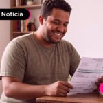 Homem feliz com nova tarifa de água que deu descontou.
