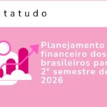 Ilustração rosa com título "Datatudo", gráficos rosa e lupa de pesquisa.