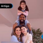 Família reunida posando para a foto.