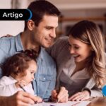 Família reunida tendo um momento de lazer.
