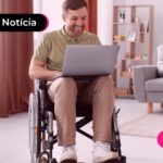 Homem vendo que INSS divulgou datas do BPC.
