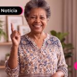 Idosa feliz com o aumento do salário mínimo INSS em 2027