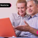 Casal de idoso feliz com isenção para aposentados acima de 70 anos.
