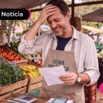 Homem vendo que mudou prazo do desenrola adimplentes.