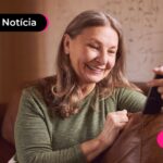 Idosa feliz que margem total do INSS voltou.