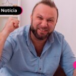 Homem feliz pois ganhou dinheiro em aposta de BET.