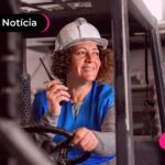 Trabalhadora feliz com o fim da escala 6x1.