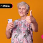 Idosa feliz que abriu muitas vagas para atendimento do INSS.
