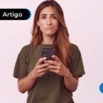 Mulher triste pois não conseguiu validar o título de eleitor.