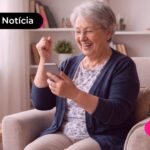 Idosa feliz com novo projeto de lei.