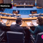 Plenário do Senado Federal, com contribuentes reunidos em uma reunião.